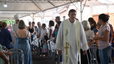As festividades de Santos Reis prosseguem hoje (9) com a realização da tradicional procissão. Segundo o padre Deonísio Helko, pároco da Paróquia Santo Antônio de Pádua, às 18h30
