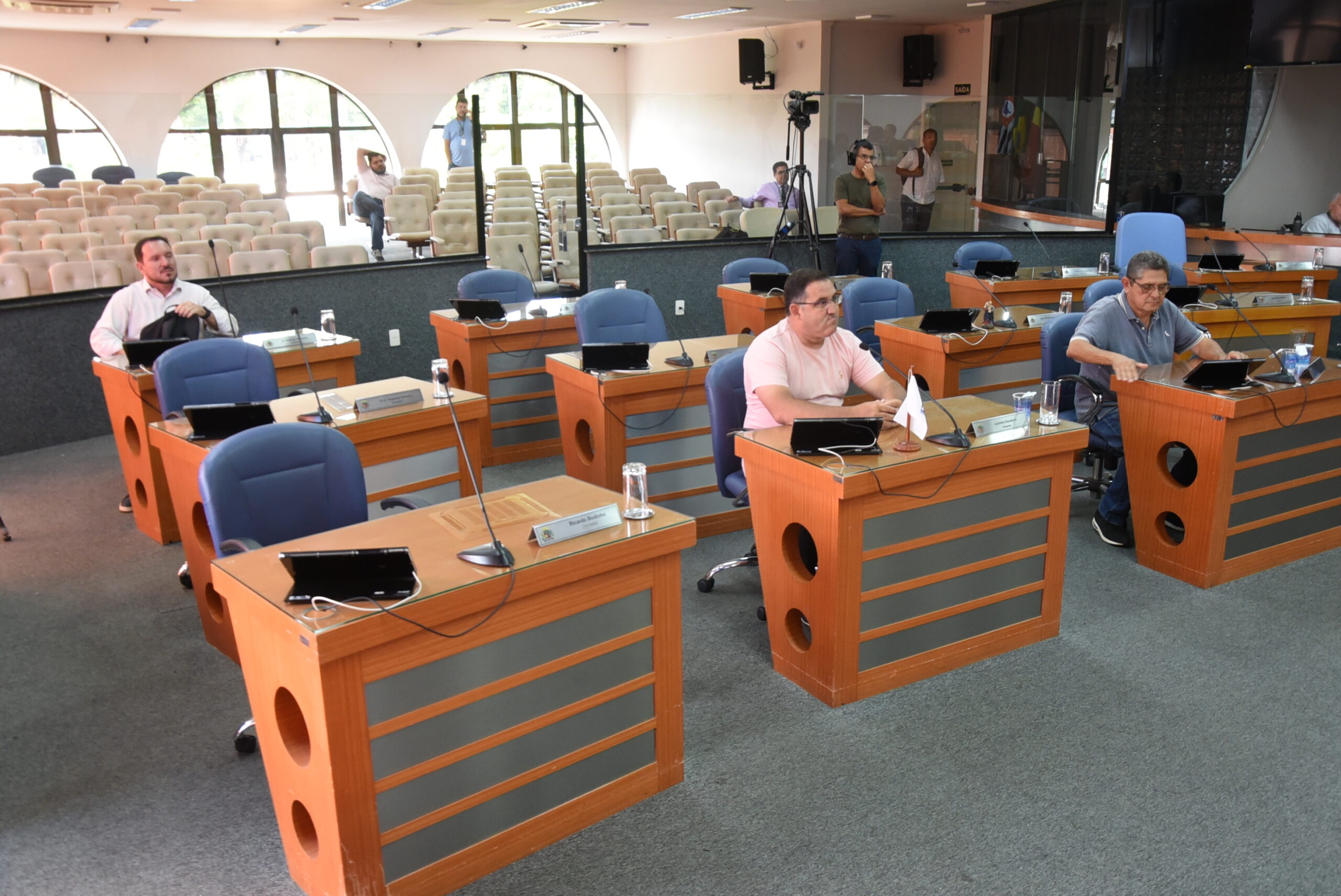 Câmara suspende sessão extraordinária por falta de quórum