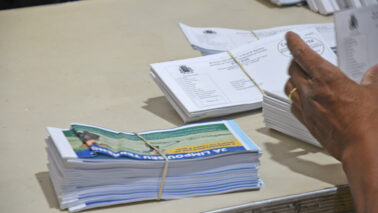 Carnês físicos serão distribuídos pelos profissionais dos Correios