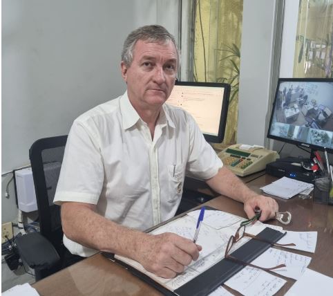 Autoescolas trabalham com novas regras e método antigo de emissão da CNH