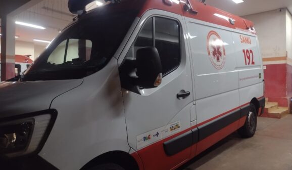 SAMU socorre homem agredido a golpes de faca (Foto: O Diário de Barretos)