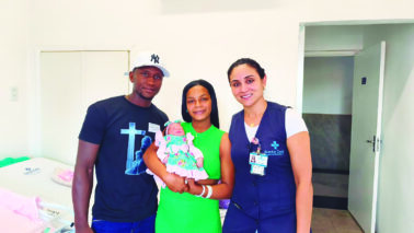 NASCIMENTO: Evson, Ione, a recém-nascida Bruna e Juliana na maternidade do hospital Santa Casa registra o primeiro nascimento de 2026