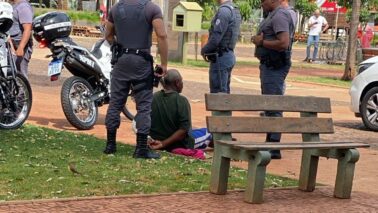 Briga envolvendo moradores de rua mobiliza PM na Praça Francisco Barreto(Foto: O Diário de Barretos)