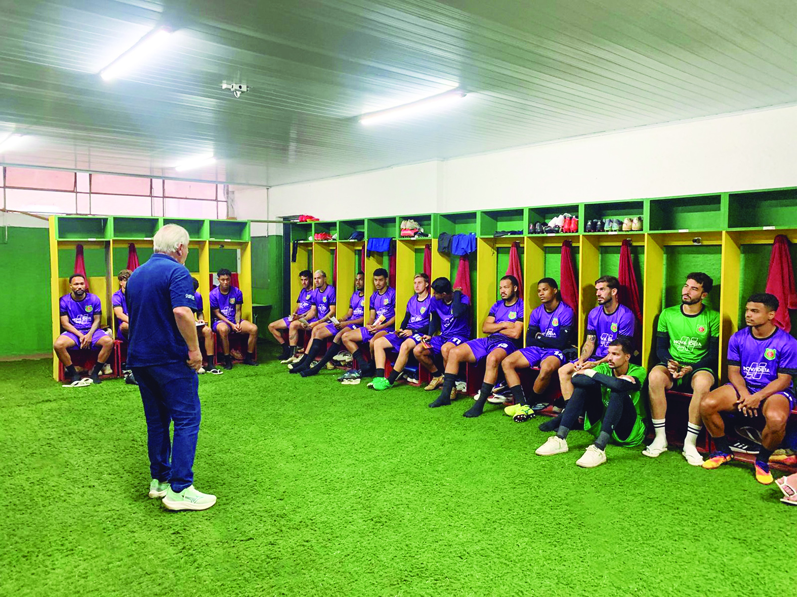 Sindicato de Atletas realiza palestra para o elenco do BEC