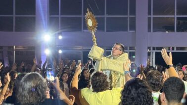 O 16º Cerco de Jericó está sendo realizado no Centro de Eventos Dr. Paulo Prata desde a noite de segunda-feira (12).