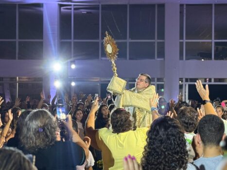 O 16º Cerco de Jericó está sendo realizado no Centro de Eventos Dr. Paulo Prata desde a noite de segunda-feira (12).