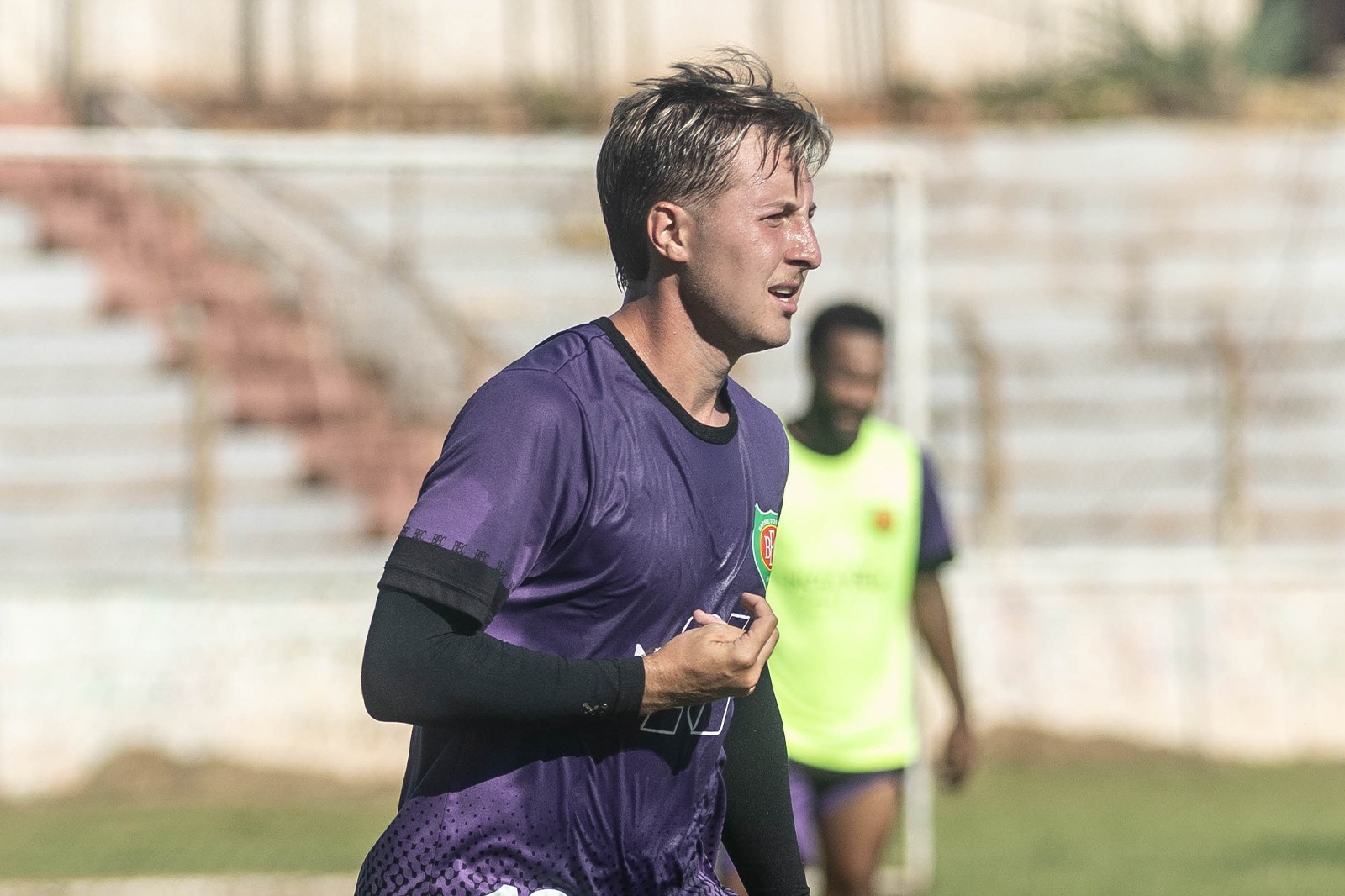 BEC anuncia a contratação do meia Gabriel Chiari