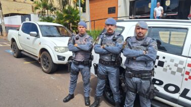 Os policiais militares da equipe de Força Tática, cabo Paulo, cabo Martins e soldado Adriano Reis, durante patrulhamento pela cidade de Barretos, foram informados via COPOM de que, através do programa Centry