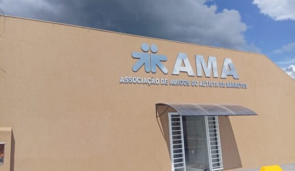 Entidade entrega obras para melhorar atendimento a autistas