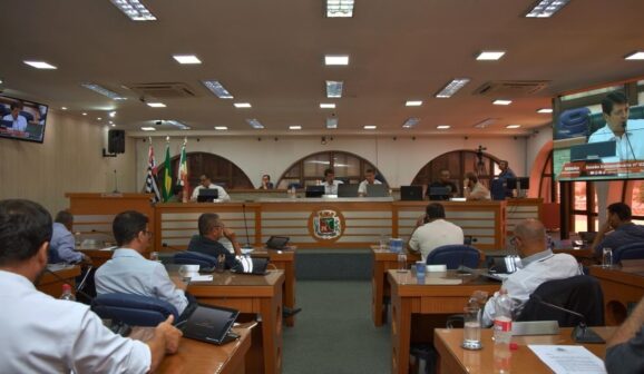 Câmara aprova projetos do Executivo em sessão extraordinária