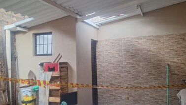 Imóveis seguem interditados após desabamento de parede