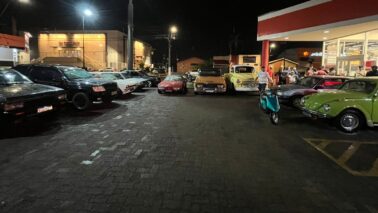 A exposição realizada pelo Clube de Antigomobilismo Garimpeiros de Barretos, na noite de quarta-feira (14), em um estacionamento na avenida 43 com a rua 34