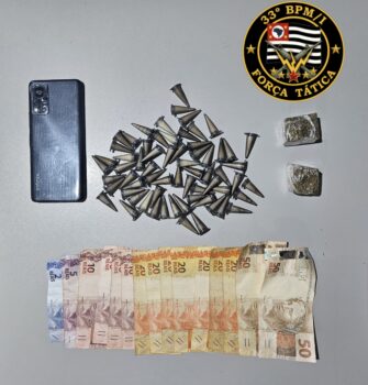 Os policiais militares da Força Tática, por meio das equipes chefiadas pelo tenente Luiz Neto e pelo sargento Uewerton, juntamente com o policiamento com motos da ROCAM