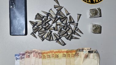 Os policiais militares da Força Tática, por meio das equipes chefiadas pelo tenente Luiz Neto e pelo sargento Uewerton, juntamente com o policiamento com motos da ROCAM