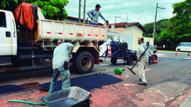 Operação Tapa-Buracos atende solicitações da população, afirma secretário 