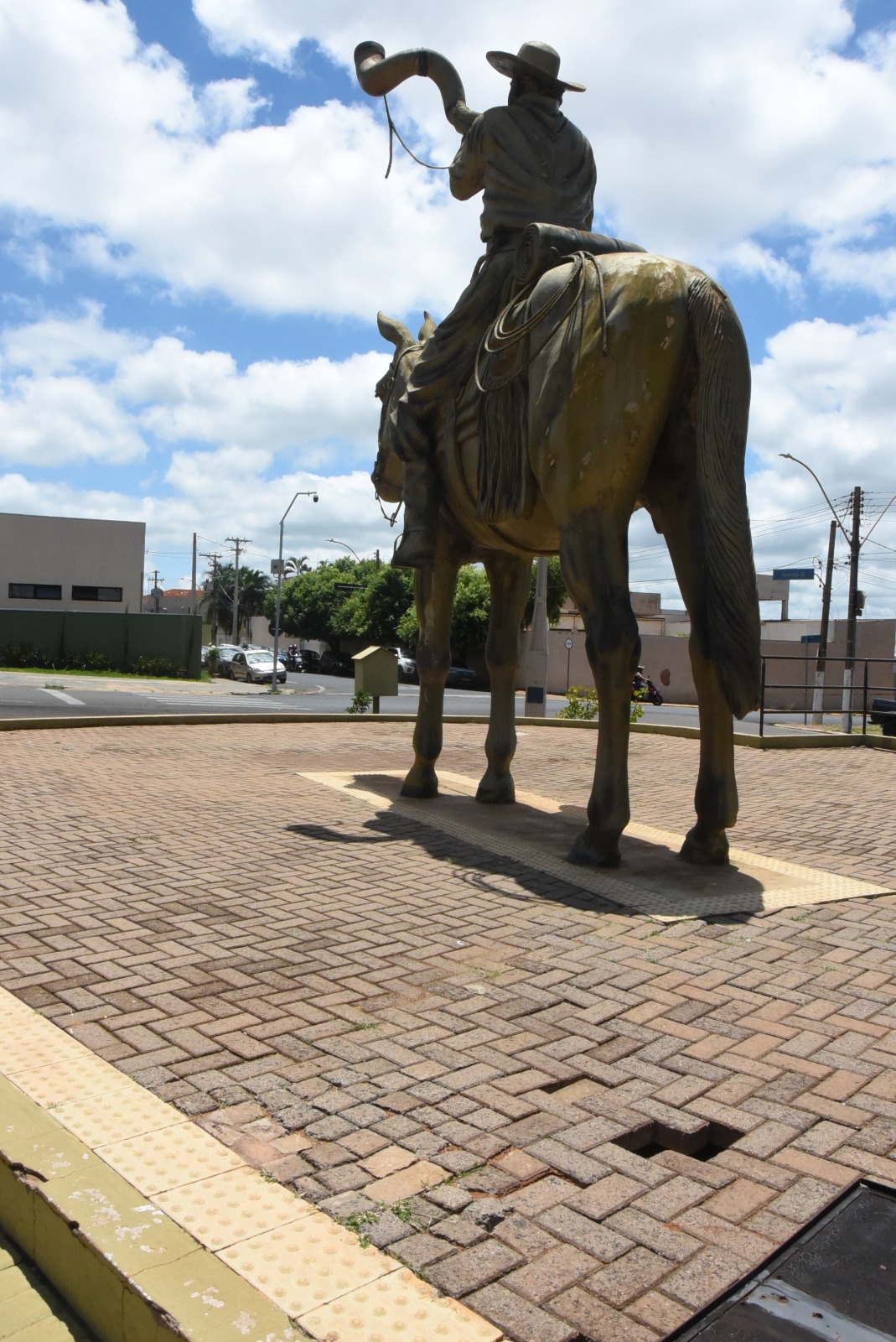 Monumento O Berranteiro apresenta novo afundamento do piso