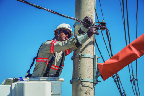 Pipas causam interrupções de energia e empresa faz alerta