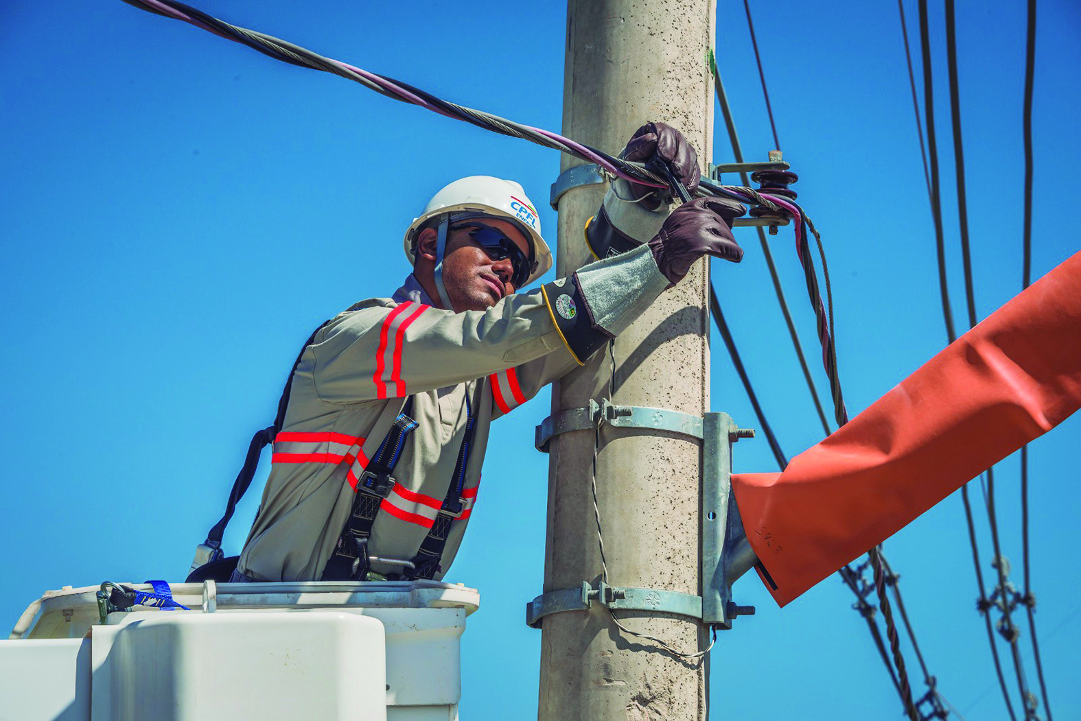 Pipas causam interrupções de energia e empresa faz alerta