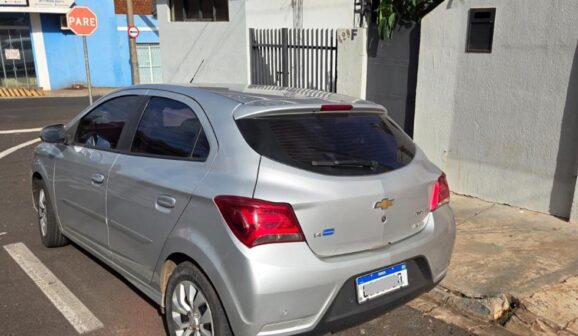 Em operação realizada no bairro Santana, equipes de Força Tática e Rocam prenderam em flagrante dois indivíduos pelos crimes de roubo e tráfico de drogas.