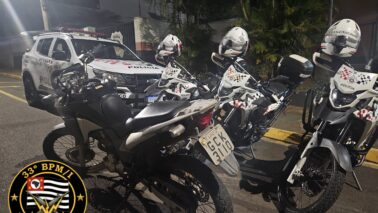 Os policiais militares das equipes da ROCAM e da Força Tática recuperaram uma moto Honda/XRE que havia sido roubada durante a madrugada do último dia 19, na avenida João Cavalini.