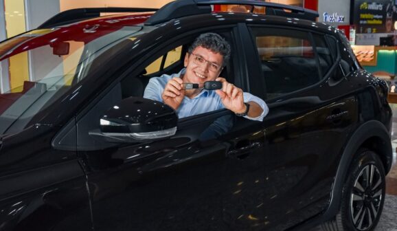 Shopping entrega carro a sorteado na campanha de Natal
