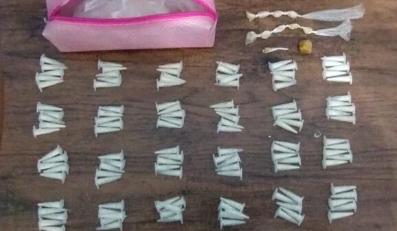 A Polícia Militar de Guaíra desencadeou uma operação de combate ao tráfico de drogas no bairro Padre Mário Lano, com a equipe do subtenente Rúbio e do soldado Carlos.