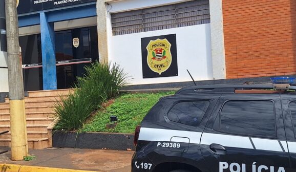 Um caso de captura de procurado foi apresentado no Plantão Policial de Barretos. De acordo com o boletim de ocorrência, os policiais militares Neves e Castilho