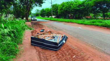 Descarte irregular é constatado no distrito industrial Descarte irregular é constatado no distrito industrial