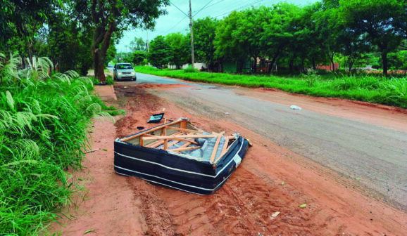 Descarte irregular é constatado no distrito industrial