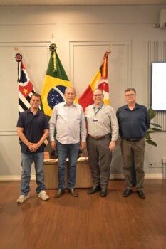 Bodinho, com prefeito Odair, dr. Cleyton e o secretário Angelo Gonçalves