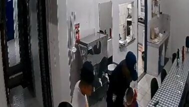 Guarda Civil Municipal salva bebê vítima de engasgamento (Foto: O Diário de Barretos) Guarda Civil Municipal salva bebê vítima de engasgamento (Foto: O Diário de Barretos)