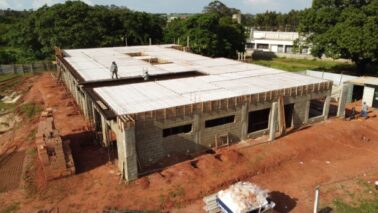 A Prefeitura da Estância Turística de Barretos, por meio da Secretaria Municipal de Obras e Serviços Urbanos, informa o avanço da construção da nova Unidade Básica de Saúde (UBS)