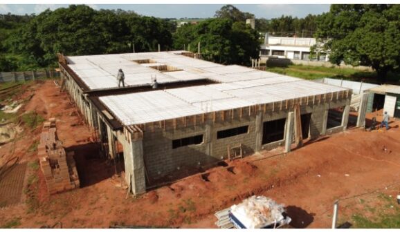 A Prefeitura da Estância Turística de Barretos, por meio da Secretaria Municipal de Obras e Serviços Urbanos, informa o avanço da construção da nova Unidade Básica de Saúde (UBS)