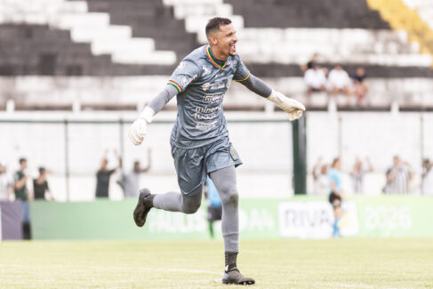 A delegação do Barretos Esporte Clube está em Santos desde a noite de ontem, onde enfrenta hoje (25), às 15h, o Jabaquara Atlético Clube, no Estádio Espanha.