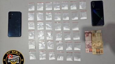 PM detém dois durante ação de combate ao tráfico de entorpecentes (Foto: O Diário de Barretos)