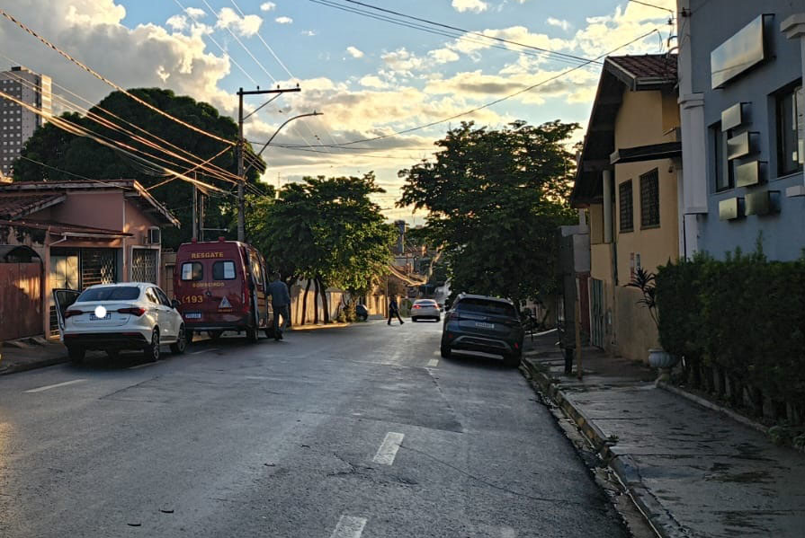 Motociclista fica ferido em acidente na área central