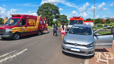 Colisão entre carro e moto deixa duas pessoas feridas (Foto: O Diário de Barretos) Colisão entre carro e moto deixa duas pessoas feridas (Foto: O Diário de Barretos)