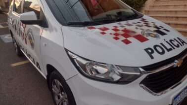 Mãe é presa após deixar filhos pequenos abandonados em apartamento (Foto: O Diário de Barretos) Mãe é presa após deixar filhos pequenos abandonados em apartamento (Foto: O Diário de Barretos)