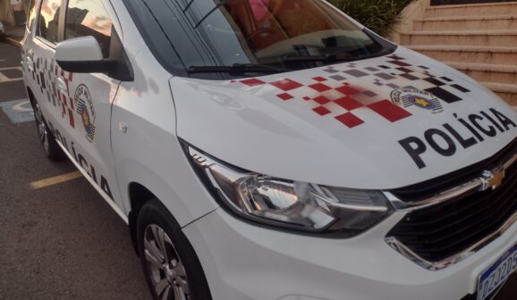 Mãe é presa após deixar filhos pequenos abandonados em apartamento (Foto: O Diário de Barretos)