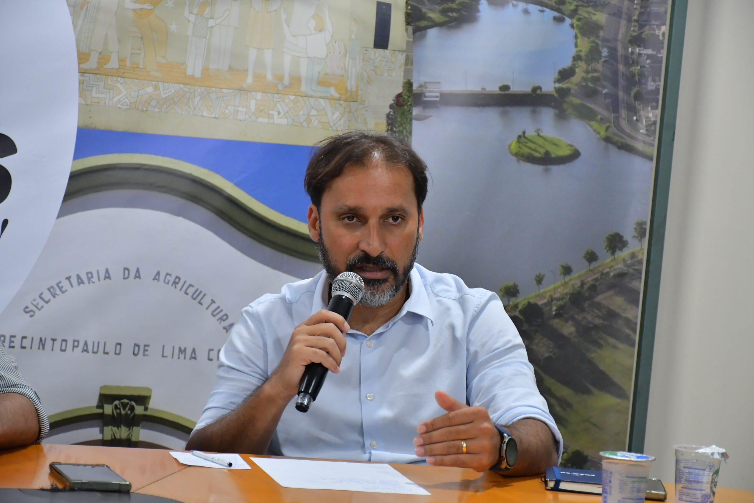 Equipes do setor de Obras atuam na recuperação das estradas, afirma secretário