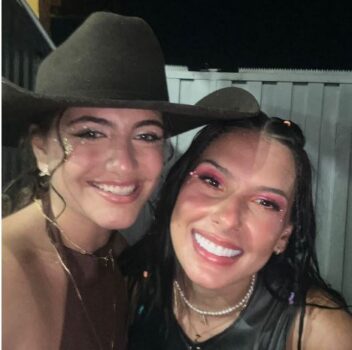 A jovem cantora barretense Lavínia Buttini, de 16 anos, é fã da cantora Ana Castela e, inclusive, canta suas músicas nos shows que realiza desde os 12 anos.