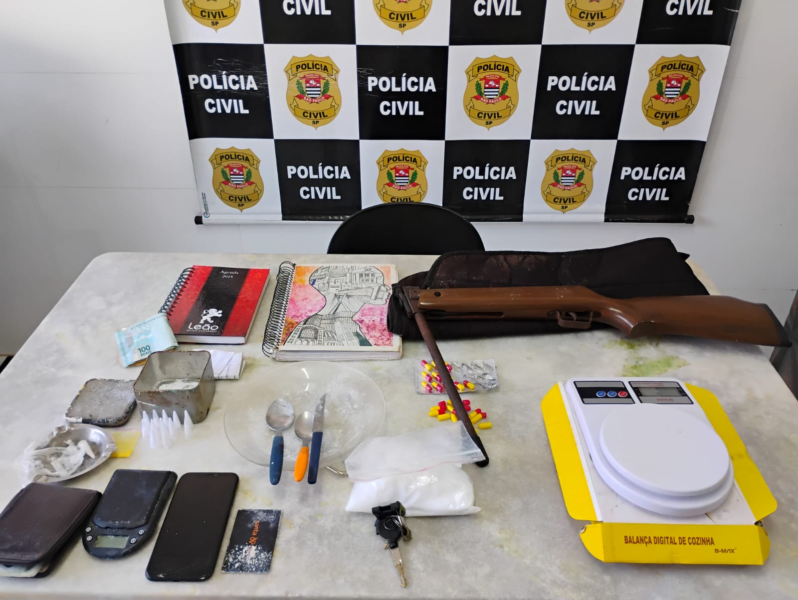 Polícia Civil apreende droga, arma e cigarros contrabandeados em Barretos