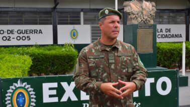 Jovens passam por segunda inspeção de saúde no TG 