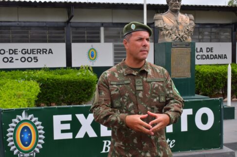 Jovens passam por segunda inspeção de saúde no TG 