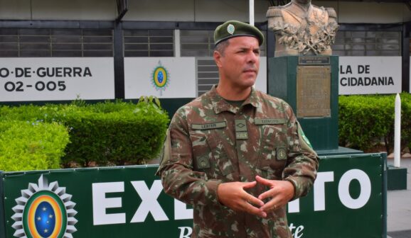 Jovens passam por segunda inspeção de saúde no TG 