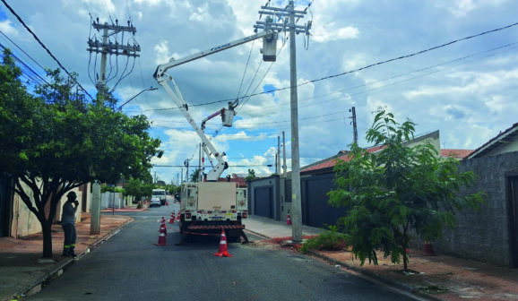 Concessionária realiza obras na rede elétrica do América 