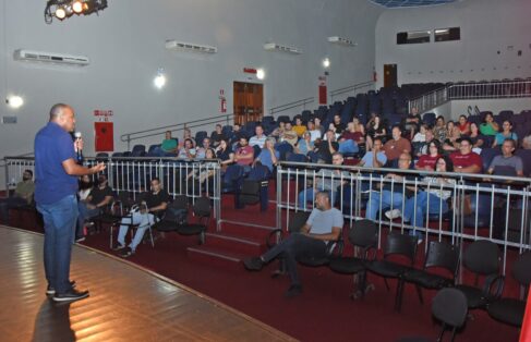 A equipe da Secretaria Municipal de Cultura e Economia Criativa, liderada pelo secretário Bruno Bernar, esteve reunida na última sexta-feira (6), no Cine Barretos.