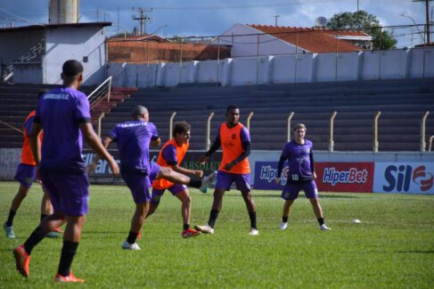 A equipe do Barretos Esporte Clube volta a campo hoje (14), às 16h, em partida válida pela 4ª rodada do Campeonato Paulista da Série A4, no Estádio Fortaleza.