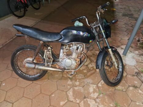 PM apreende moto com sinais identificadores adulterados (Foto: O Diário de Barretos)