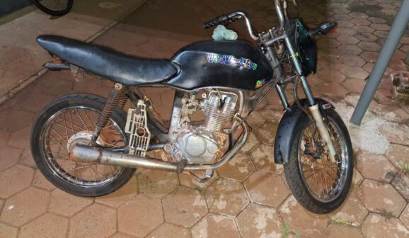 PM apreende moto com sinais identificadores adulterados (Foto: O Diário de Barretos)